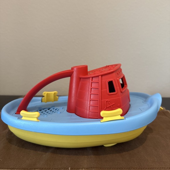 S.S Green Toys Boat Bath Toy Tug Boat Scoop and Pour . - Picture 1 of 5